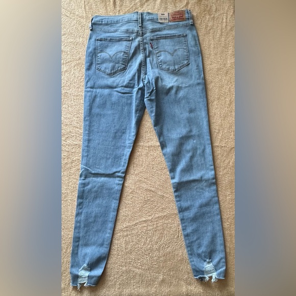 Levi's Women's Skinny Jeans in Soft Blue - Picture 2 of 3
